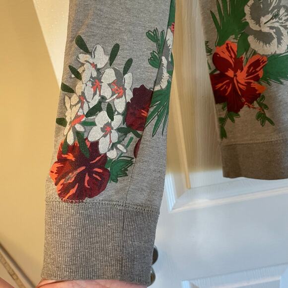 On the Byas PacSun Gray Sweatshirt with Floral Accents size Medium - Picture 9 of 13